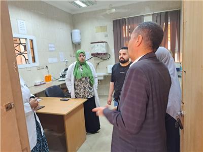 إحالة 12 طبيبًا بمستشفى أخميم بسوهاج للتحقيق لغيابهم عن العمل 