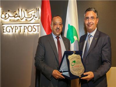 «البريد»  يهنئ الرئيس السيسي و«اتحاد عمال مصر» 