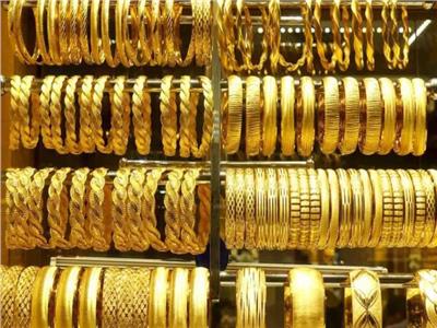 تراجع في أسعار الذهب مع هبوط الدولار في السوق المصرفي  