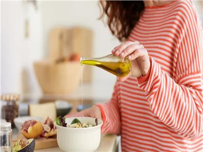 8 فوائد لاستخدام زيت الزيتون في نظامك الغذائي اليومي