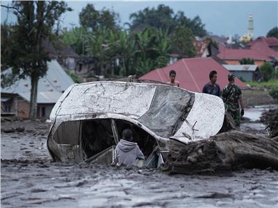 ارتفاع حصيلة قتلى الفيضانات والحمم البركانية في إندونيسيا إلى 58 شخصا