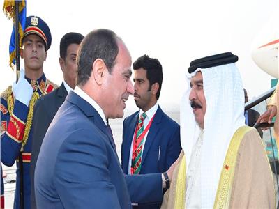 الرئيس السيسي وملك البحرين يستعرضان مسارات التعاون المشترك قبل القمة العربية