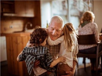 في يوم الأسرة العالمي.. نصائح للأجداد في تعاملهم مع أحفادهم