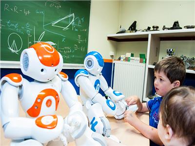 روبوت يفيد الأطفال المصابين بـ «طيف التوحد»
