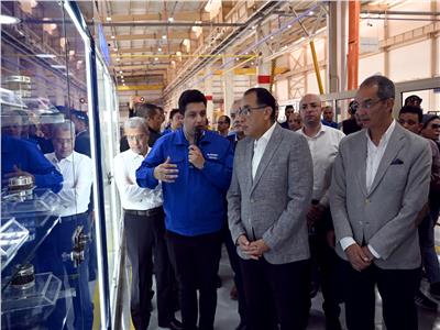رئيس الوزراء يتفقد المشروعات الصناعية في بني سويف