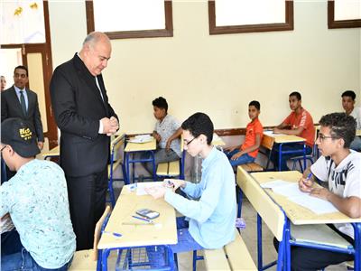 محافظ قنا يتابع سير امتحانات الشهادة الإعدادية