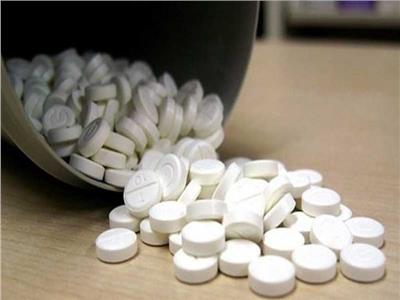 ضبط كميات من الأقراص المخدرة بحوزة عاطل في العياط