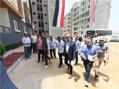 وزير الإسكان يتفقد وحدات «سكن لكل المصريين» ببنى سويف الجديدة