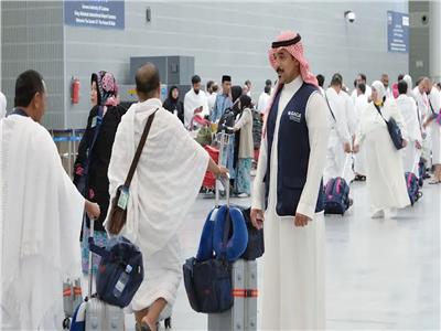 استمرار توافد الحجاج لمطار الملك عبدالعزيز بجدة استعداداً لأداء المناسك 