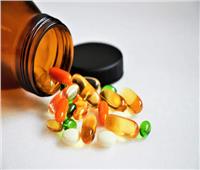 أخصائي تغذية يوضح أضرار الإفراط في تناول الفيتامينات
