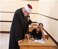 وكيل الأزهر يتفقد لجان امتحانات الثانوية الأزهرية.. ويوجه رسالة دعم لطلاب غزة