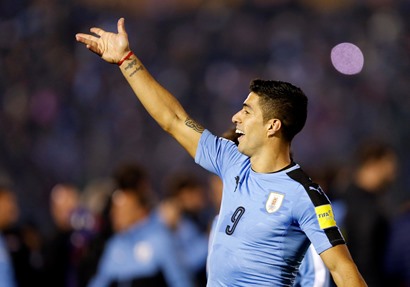 فرحة سواريز بتأهل أوروجواي للمونديال - صورة من رويترز