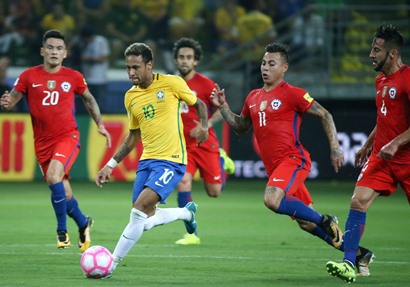 نيمار يقود البرازيل لكأس العالم - صورة من رويترز