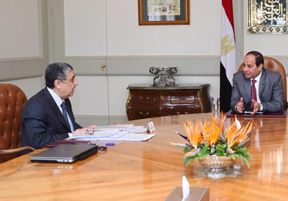 الرئيس عبد الفتاح السيسي خلال اجتماعه مع وزير الكهرباء والطاقة المتجددة ..صورة تعبيرية