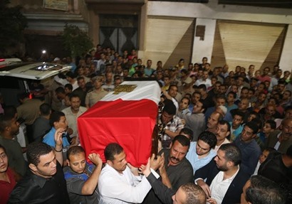 صورة لجنازة أحد شهداء حادث الواحات
