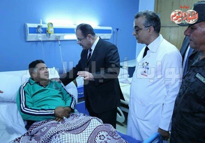 وزير الداخلية خلال زيارته للمصابين