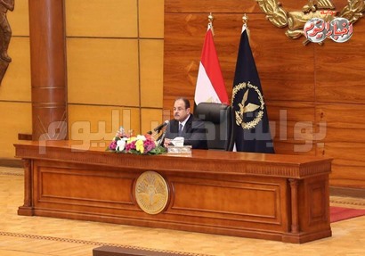 وزير الداخلية اللواء مجدي عبد الغفار خلال الاجتماع