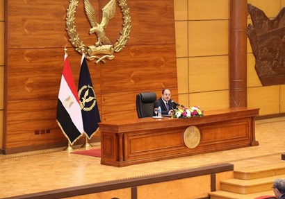 وزير الداخلية خلال اجتماعه