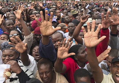 آلاف المواطنين يحتفلون في زيمبابوي