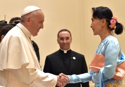  البابا فرانسيس وزعيمة بورما