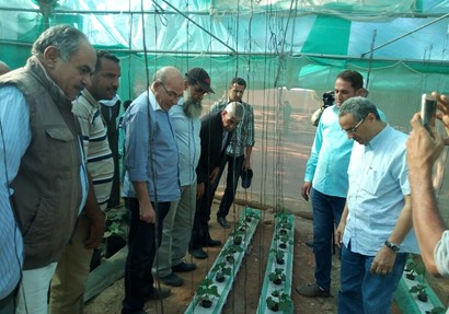 صورة خلال جولة وزير الزراعة لمحافظة أسوان
