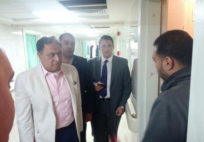وزير الصحة خلال تفقد أعمال التطوير بمستشفى الهلال