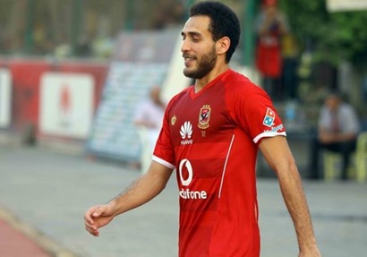  هشام محمد لاعب الفريق الأول لكرة القدم بالنادي الأهلي