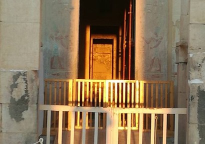 الفريق البحثي المصري الذي رصد ظاهرة تعامد الشمس على مقصورة الإله آمون بمعبد الملكة حتشبسوت