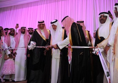 الأمير خالد الفيصل - أمير منطقة مكة ومستشار خادم الحرمين خلال افتتاح المعرض