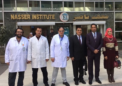 خبير عالمي في الأورام يناظر عددا من المرضى في «معهد ناصر»
