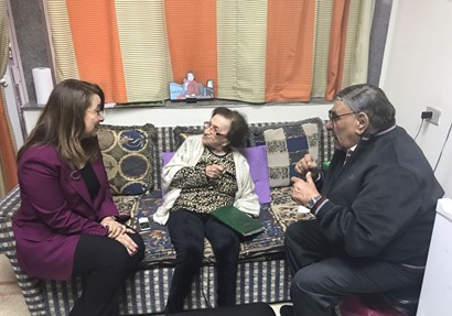وزيرة التضامن تزور الإعلامية القديرة آمال فهمي بمستشفى المعادي للاطمئنان عليها  