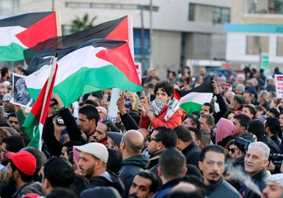 المظاهرات في عمان - رويترز