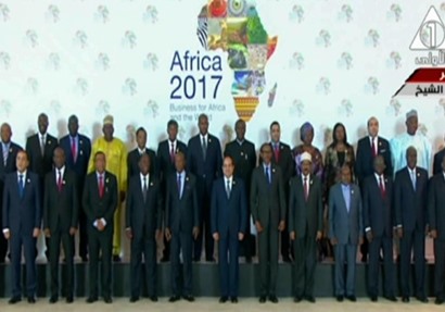 صورة تذكارية  الرئيس السيسي منتدى افريقيا 2017
