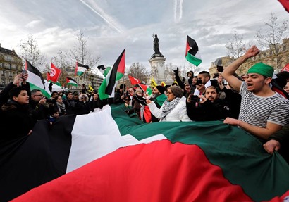 الجاليات العربية في باريس تتظاهر رفضا لقرار ترامب بشأن القدس