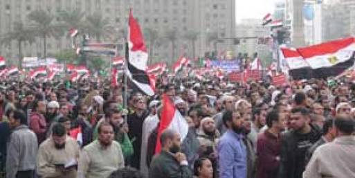 أعداد المتظاهرين تتزايد وبيانات إسلامية مكثفة