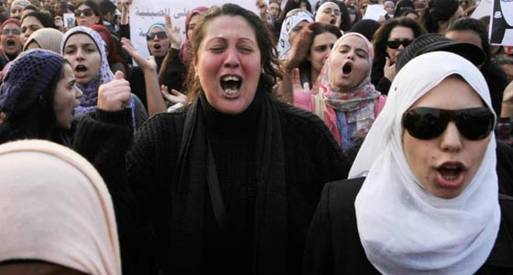 "إنتهاكات للنساء ما بعد الثورة" بنقابة الصحفيين 