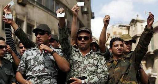 مسيرة من التحرير للقضاء العالي تطالب بالإفراج عن ضباط 8 إبريل 