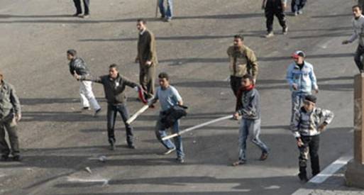 بلطجية يعتدون علي متظاهري 8 إبريل بالتحرير 