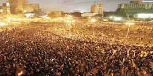 فنانو مصر يحتفلون بعيد الثورة في ميدان التحرير 