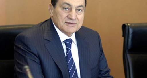 دفاع المخلوع: مبارك الآن فريق بالقوات المسلحة 