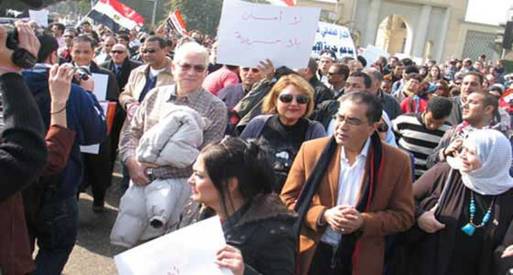 وصول مسيرة ضخمة إلي التحرير قادمة من نقابة المحامين 