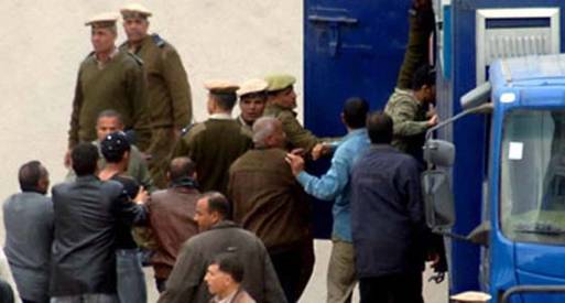 الشرطة تعتقل مصور الجزيرة أمام مبني الداخلية 