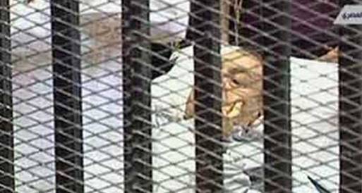 توقعات باقتراب نقل مبارك لسجن طرة