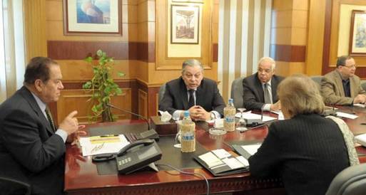 الجنزوري يبحث إجراءات تنمية سيناء في اجتماع وزاري 