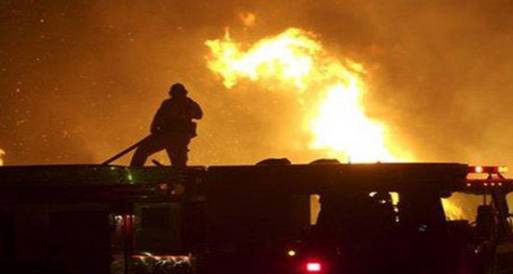 طائرات عسكرية تساهم في محاصرة حريق مزارع سيوة