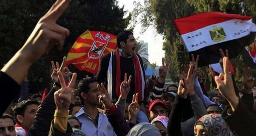 عشرات الألتراس يتظاهرون بالقاهرة الجديدة للإفراج عن شيكا