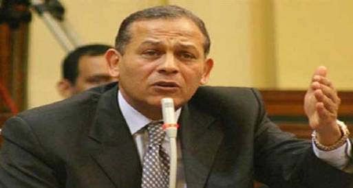السادات: مصر تحتاج إلى رئيس غير تقليدى