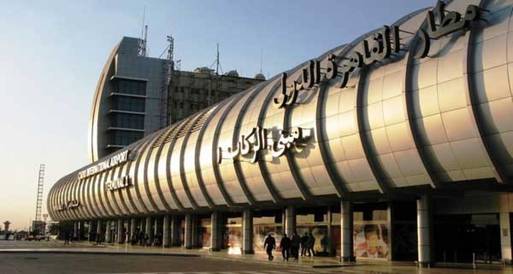 سلطات مطار القاهرة تنجح في كشف اختفاء 200ألف دولار