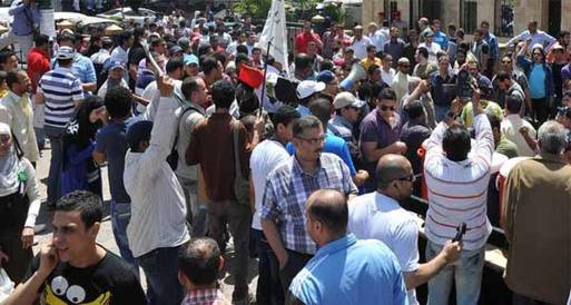 مسيرة العباسية تصل إلى التحرير وتهتف ضد العسكر