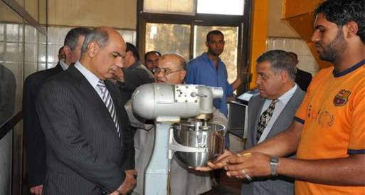 رئيس جامعة كفر الشيخ يزور مصنع السكر بالحامول